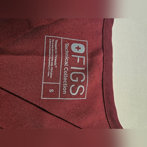Figs Scrubs Short Sleeve Tee Unisex  S Burgundy  with Relaxed Fit - Picture 7 of 7